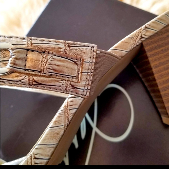 VINTAGE Jessica Dawson Gold Faux Snakeskin Sandal Heels 8 - Picture 8 of 13